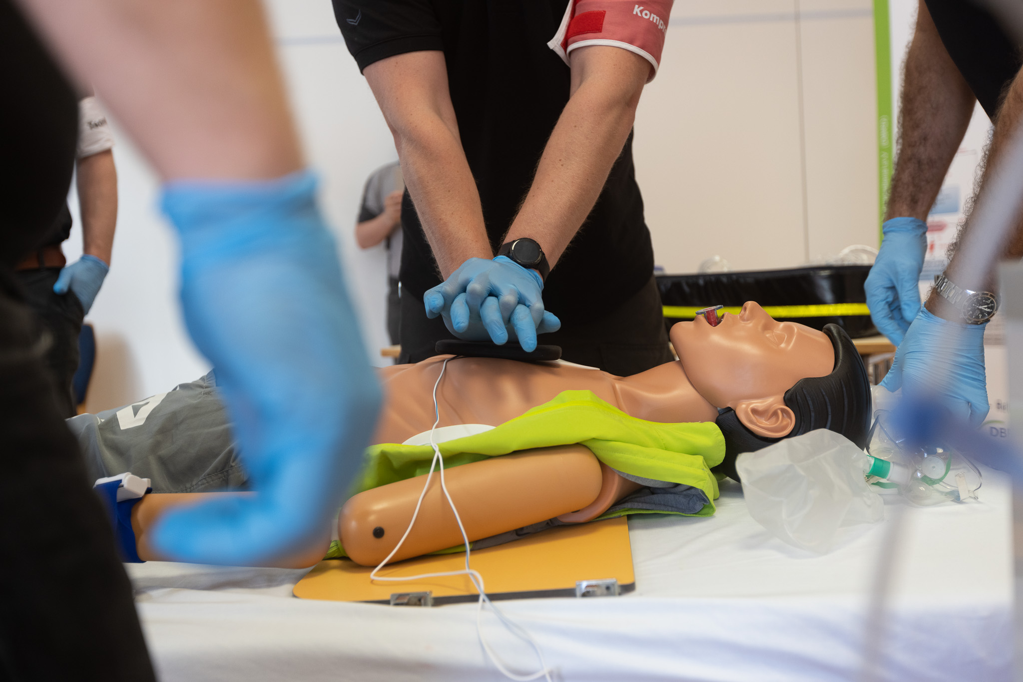 Training Herzdruckmassage am Dummy