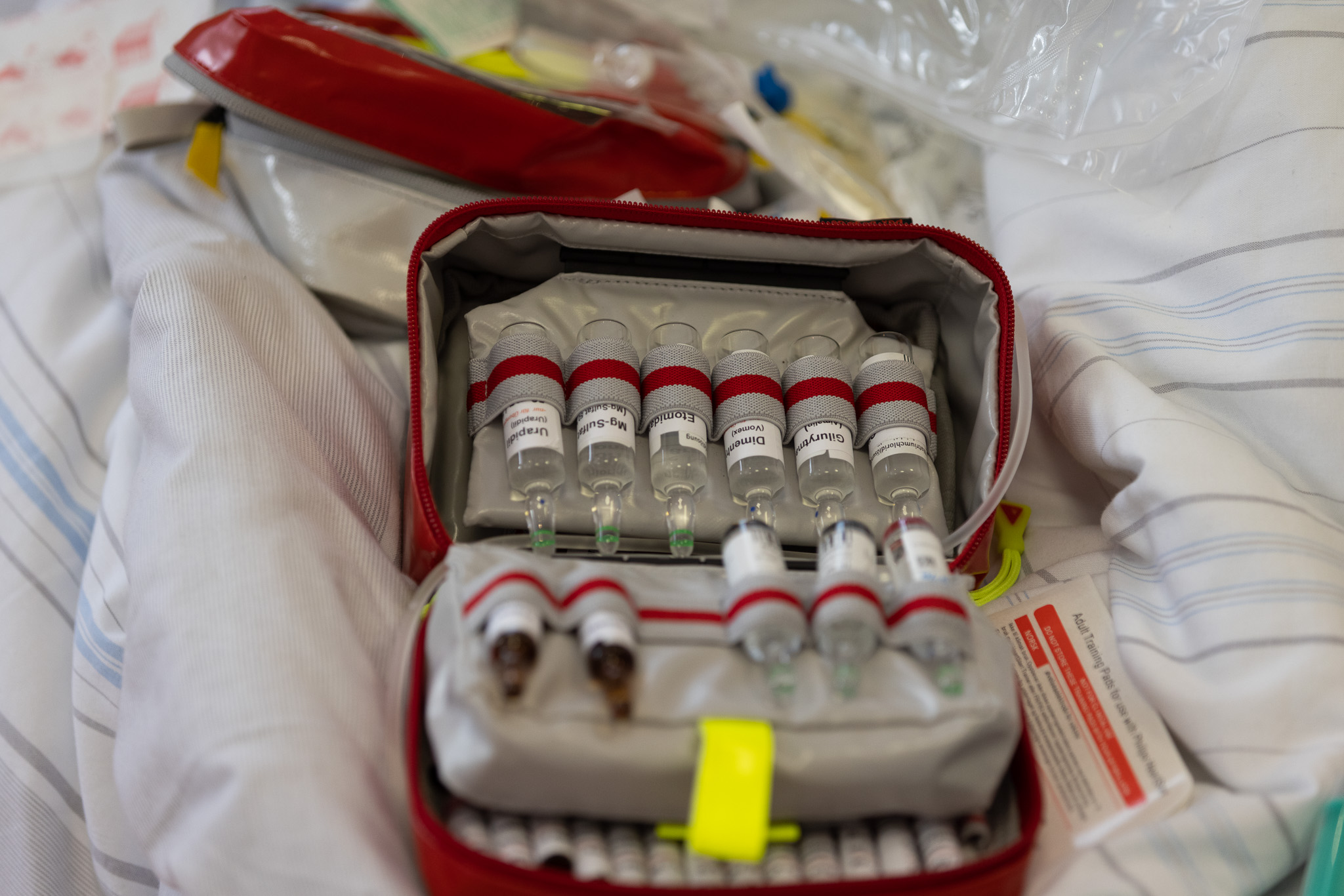 verschiedene Medikamente in einem Ampullarium